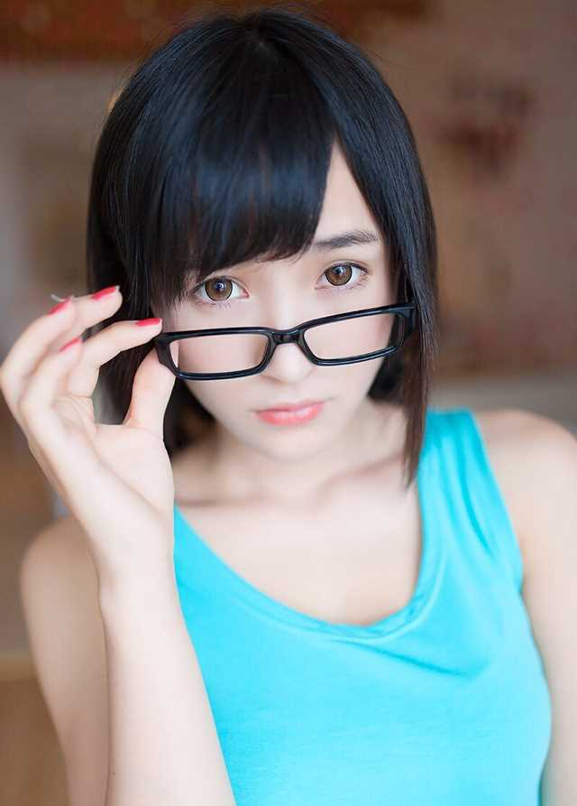 最新美女张楚私房清纯可人图集