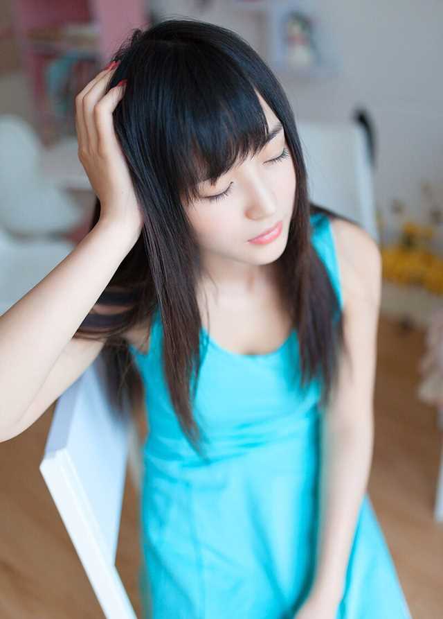 最新美女张楚私房清纯可人图集