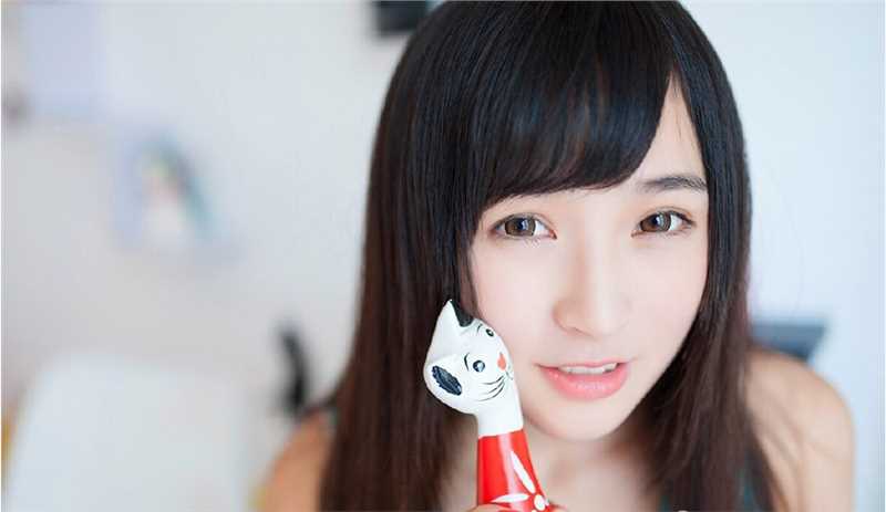 最新美女张楚私房清纯可人图集