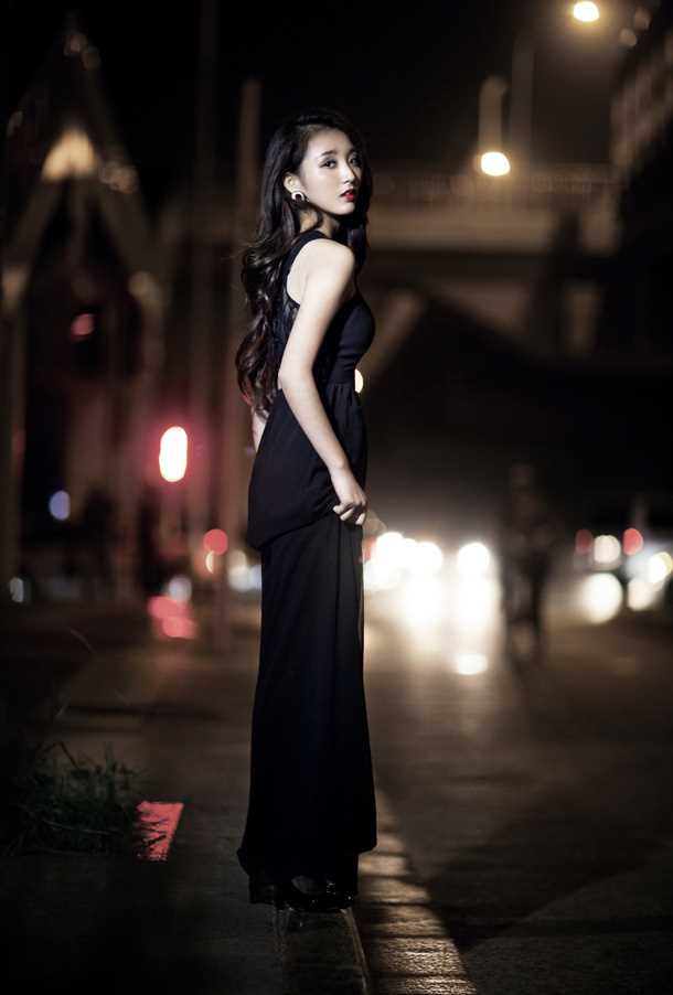 优质美女模特褚萌琦午夜街头性感诱人相册