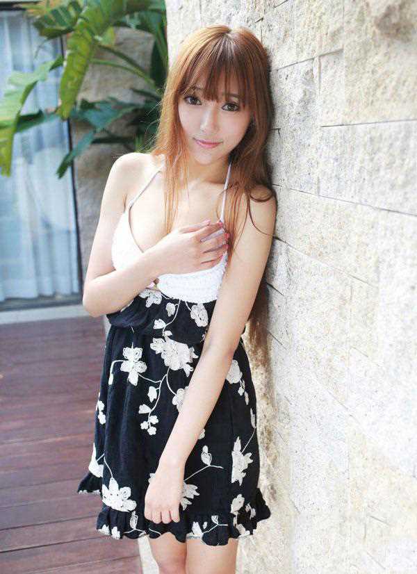 特别专辑嫩模王馨瑶内衣秀波涛图片