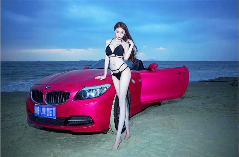 嫩模李馨诺海边,比基尼秀性感身段