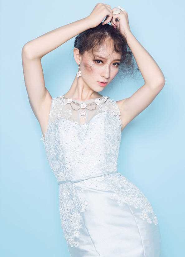 最新余陈秋子婚纱美艳十足壁纸