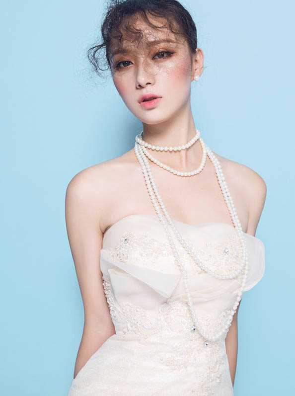 最新余陈秋子婚纱美艳十足壁纸