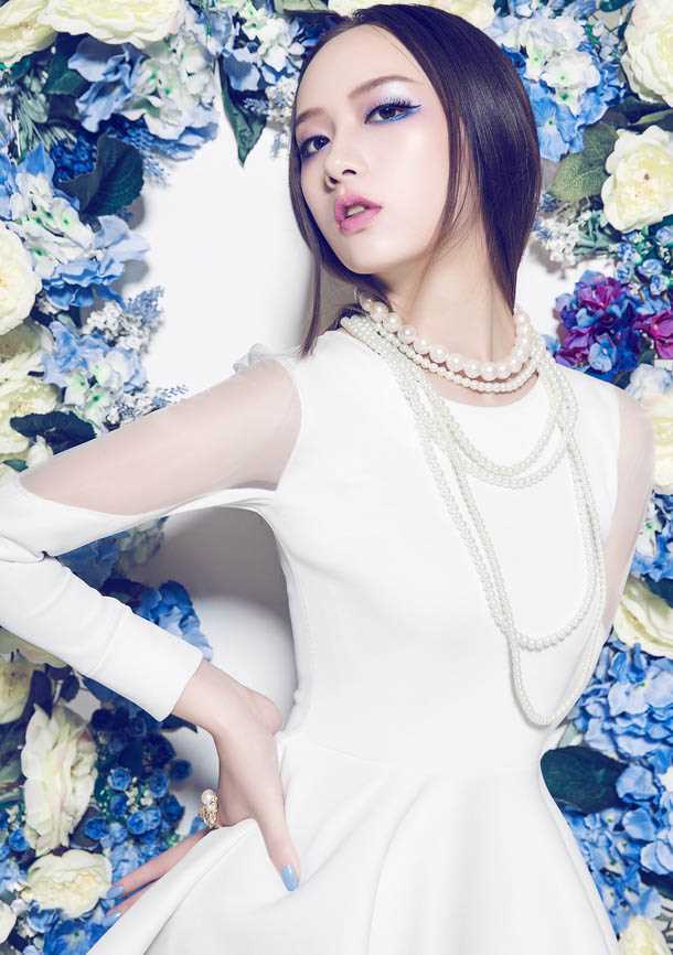 余陈秋子高冷美艳