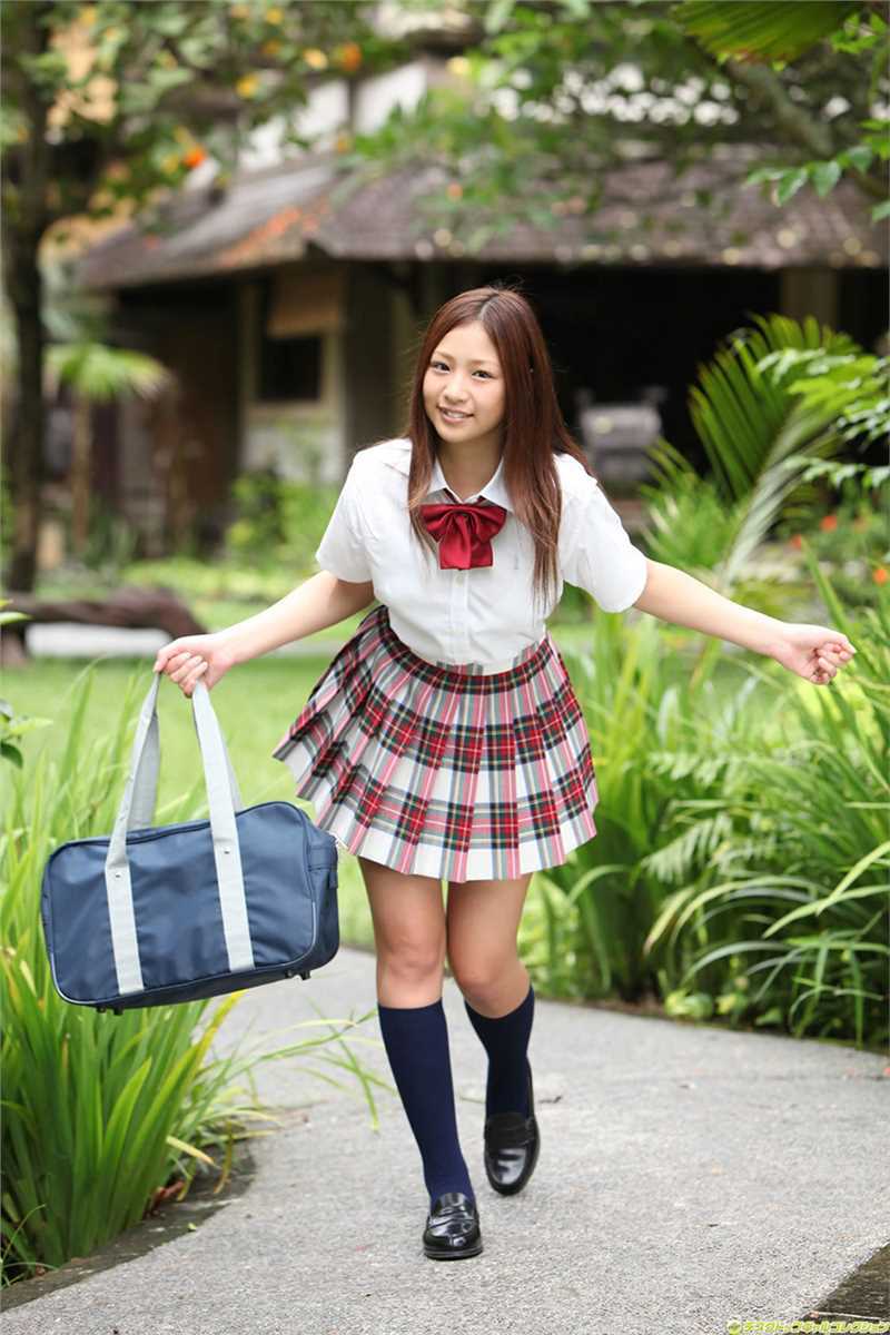 最新泳池日本学妹佐山彩香图片图集
