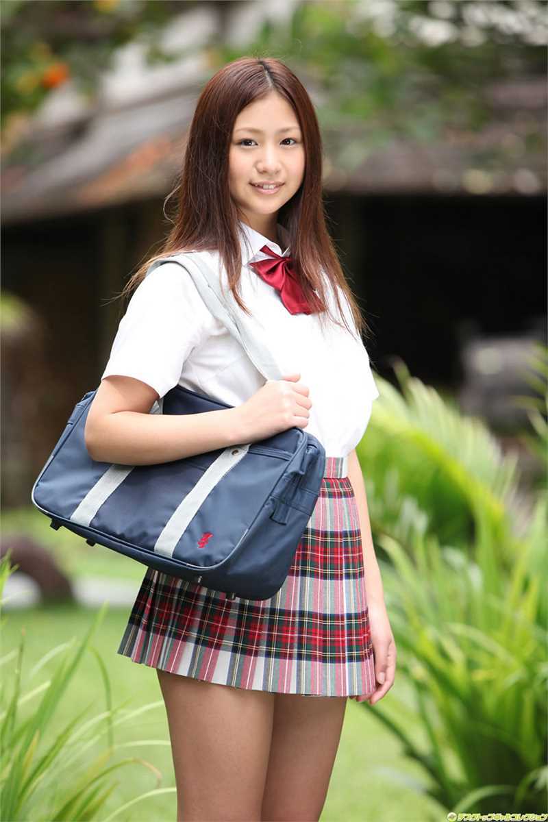 最新泳池日本学妹佐山彩香图片图集