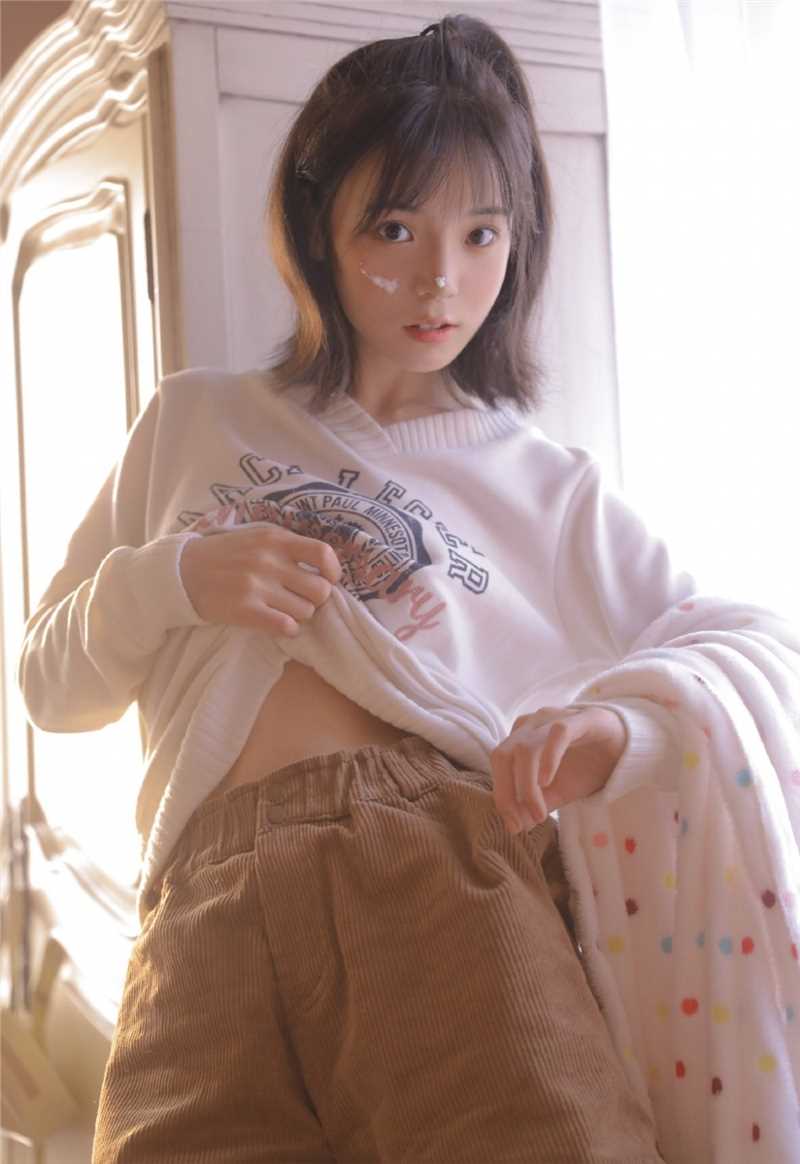 优质绿色比基尼丰满女友图片