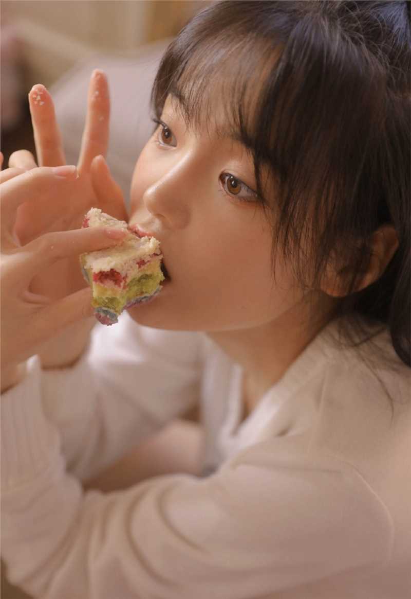 优质绿色比基尼丰满女友图片