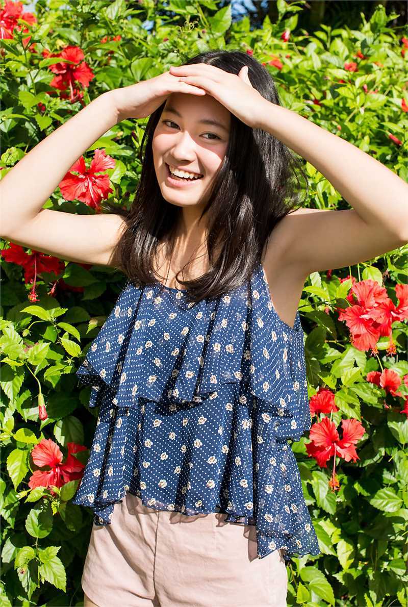 最全湖里的比基尼美女吉本実憂壁纸