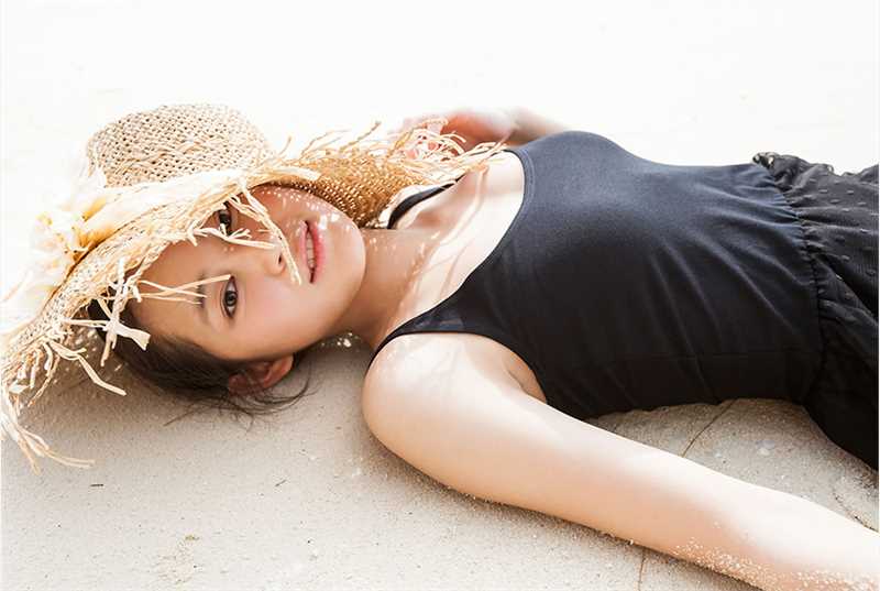 最全湖里的比基尼美女吉本実憂壁纸