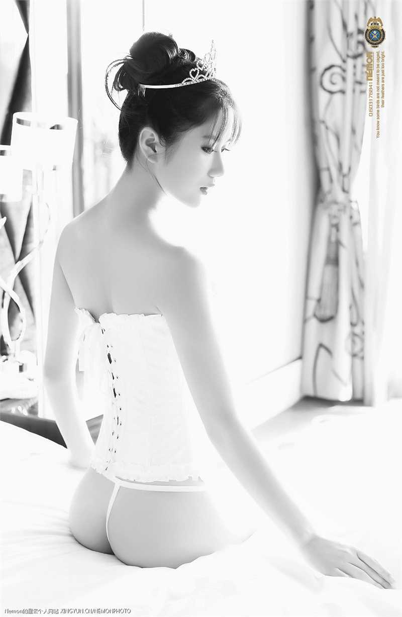 精选卖萌兔女郎完美身材私房图册