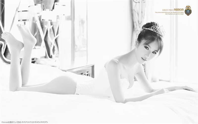 精选卖萌兔女郎完美身材私房图册