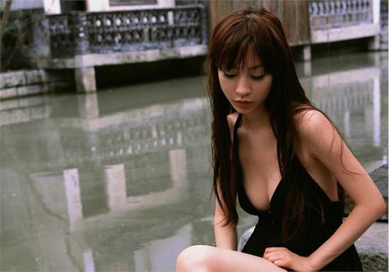 特别专辑中山惠酥胸迷人演绎大沟沟图片