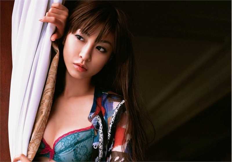 特别专辑中山惠酥胸迷人演绎大沟沟图片