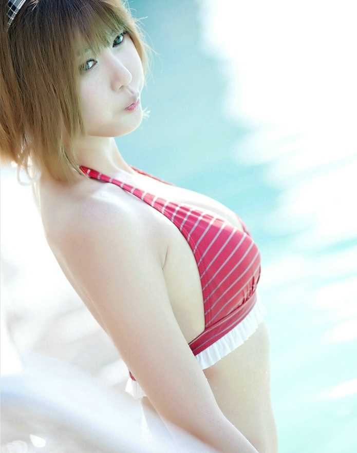 精选泳池偶遇泳装清纯妹子图册