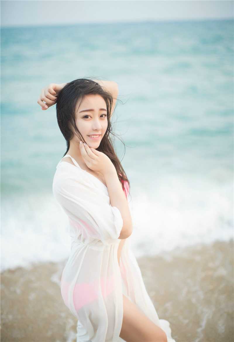 特别专辑阳光女孩海边摆拍图片