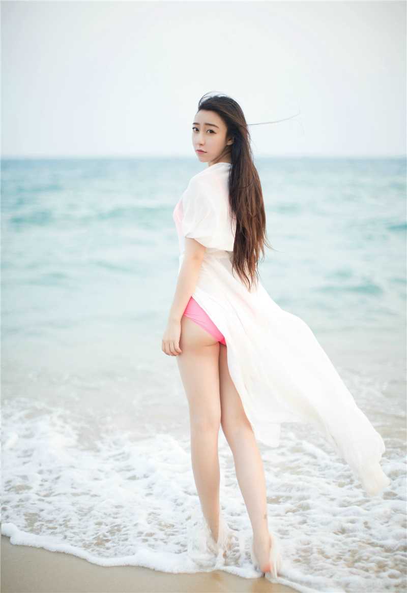 特别专辑阳光女孩海边摆拍图片