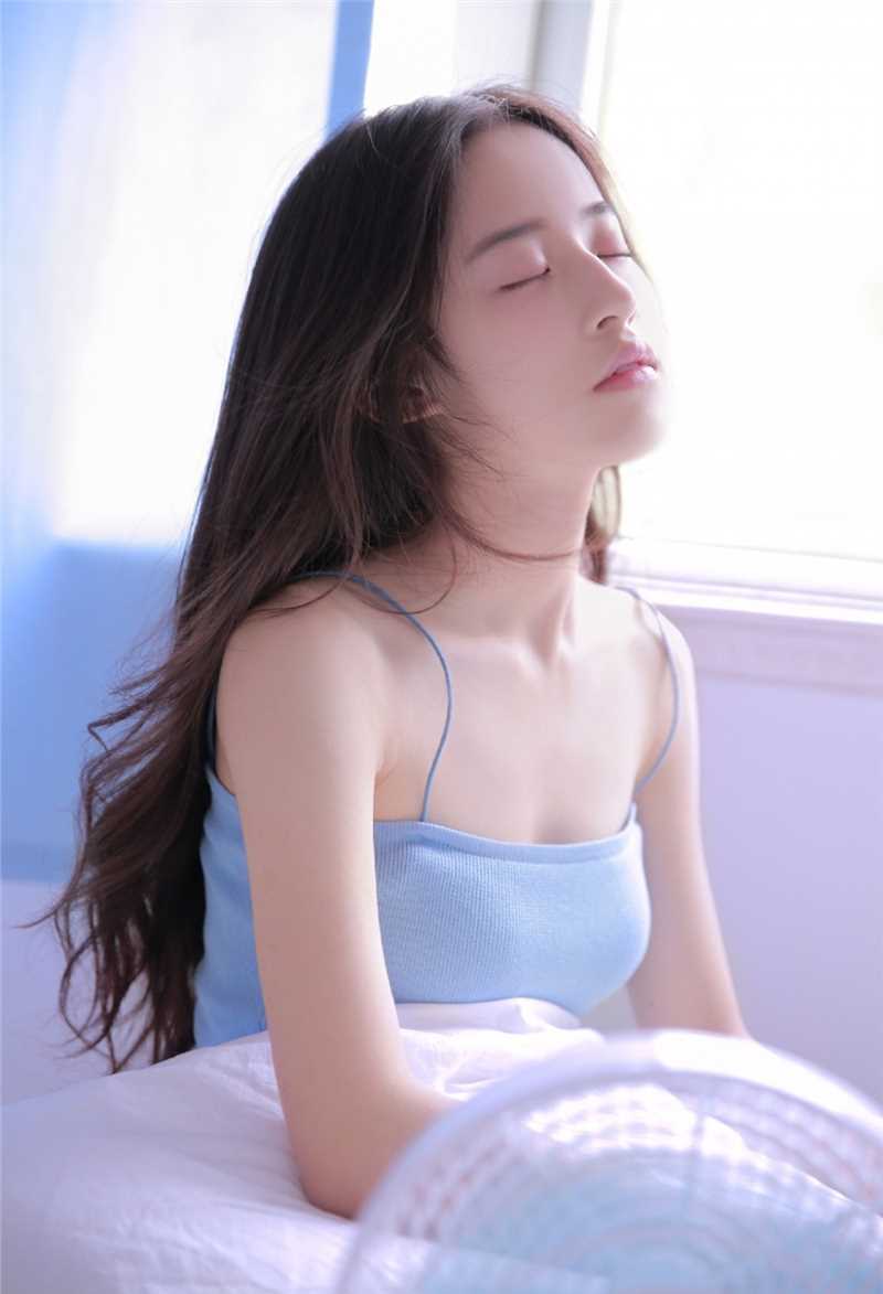 最新皮衣女子几分帅气几分性感壁纸