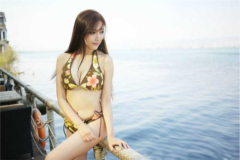 优质美女王馨瑶轻装上阵性感别具一格图片