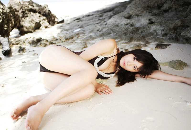 最新妩媚泳装美女沙滩性感壁纸