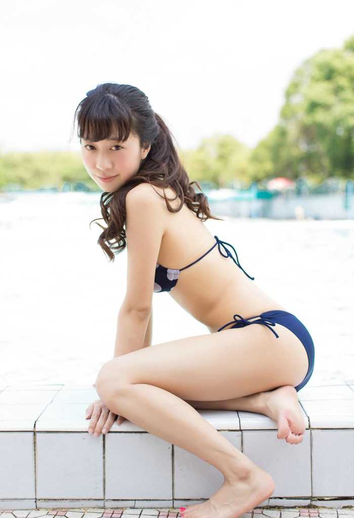 特别专辑泳池比基尼美女朱忆音图片