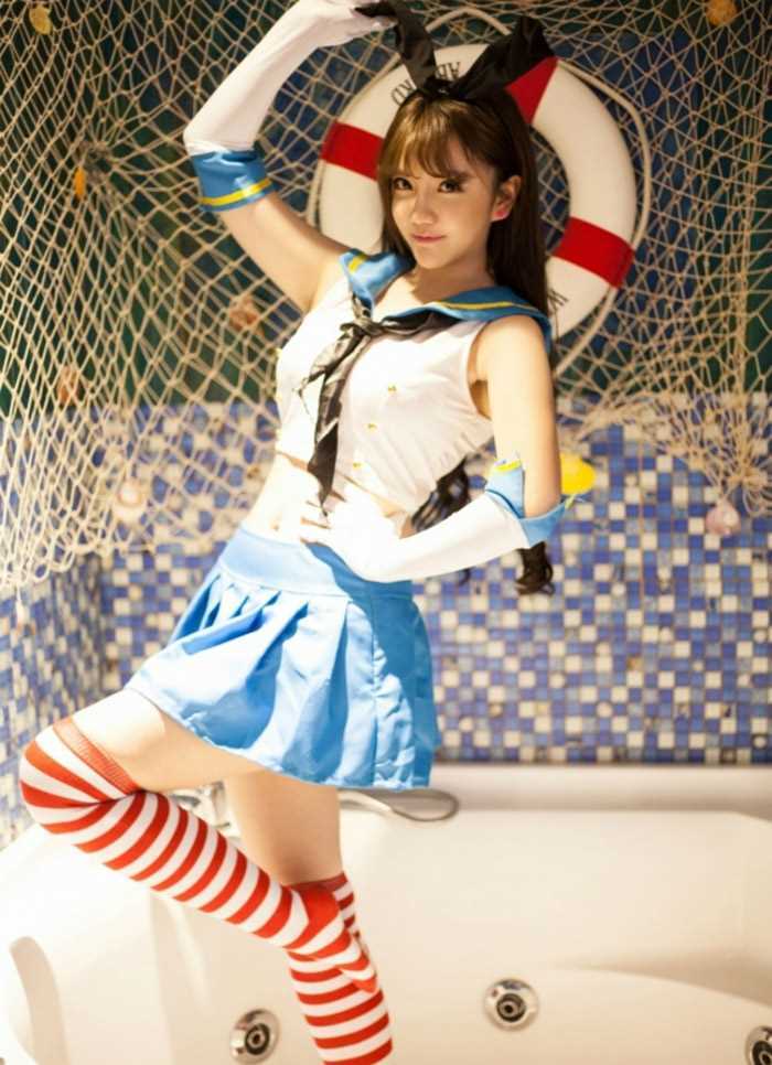 特别专辑卷发美女艾西的制服兔女郎造型图片