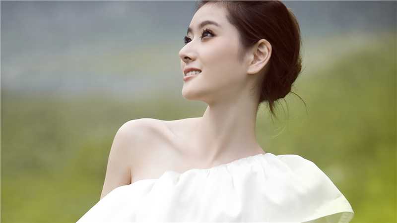 最新足球宝贝张意如性感高清壁纸图集