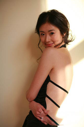 精选足球宝贝兽感身姿写照图册