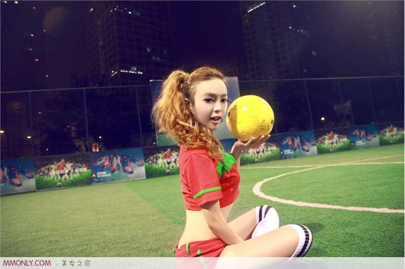 优质性感足球宝贝裴紫绮球场诱人图片