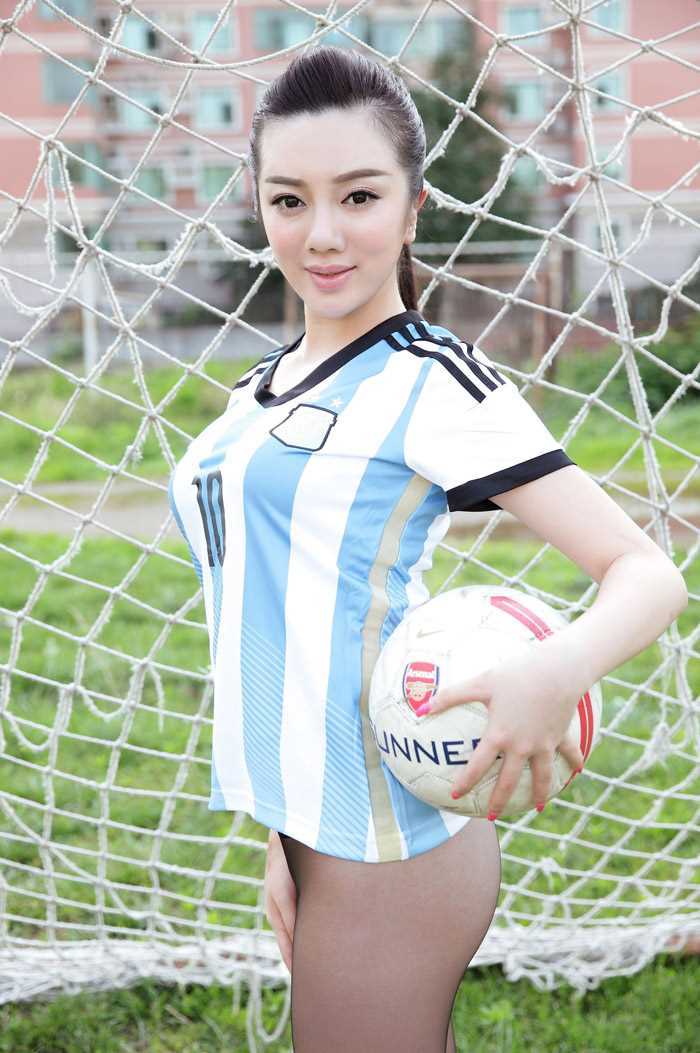最全性感黑丝足球宝贝户外诱人相册