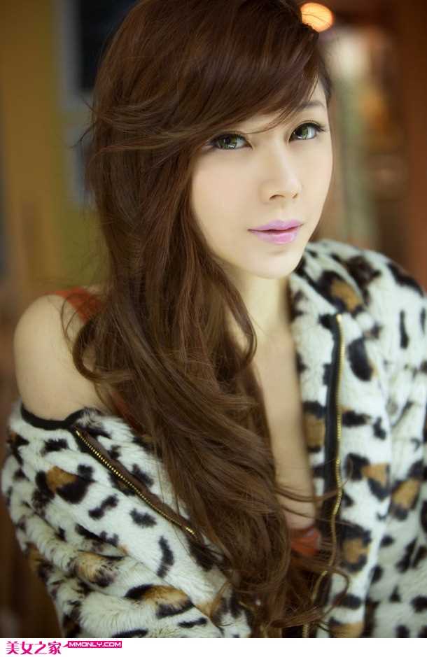 高清足球宝贝妩媚美胸诱人图集