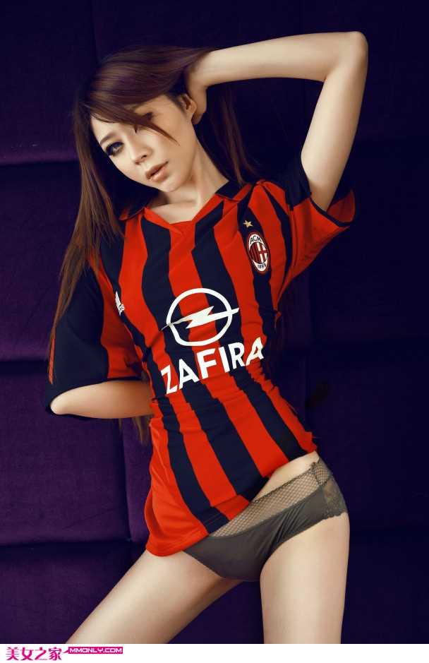 高清足球宝贝妩媚美胸诱人图集