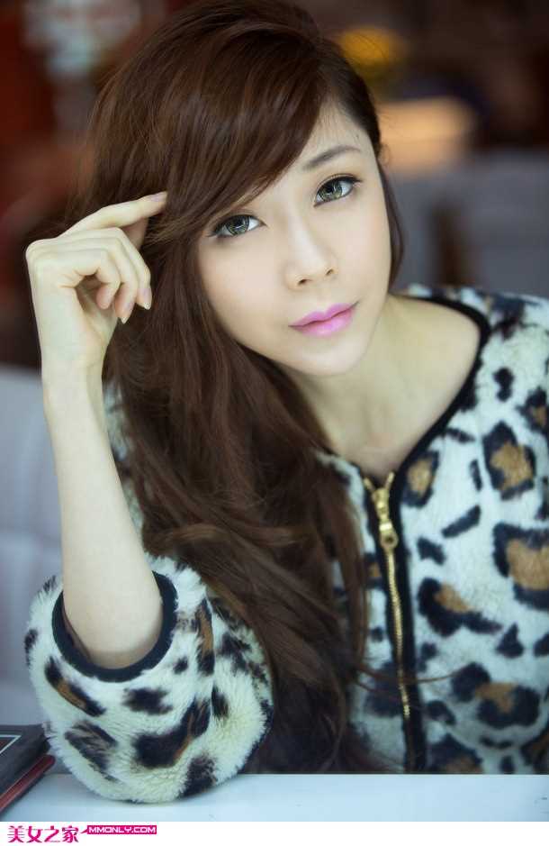 高清足球宝贝妩媚美胸诱人图集