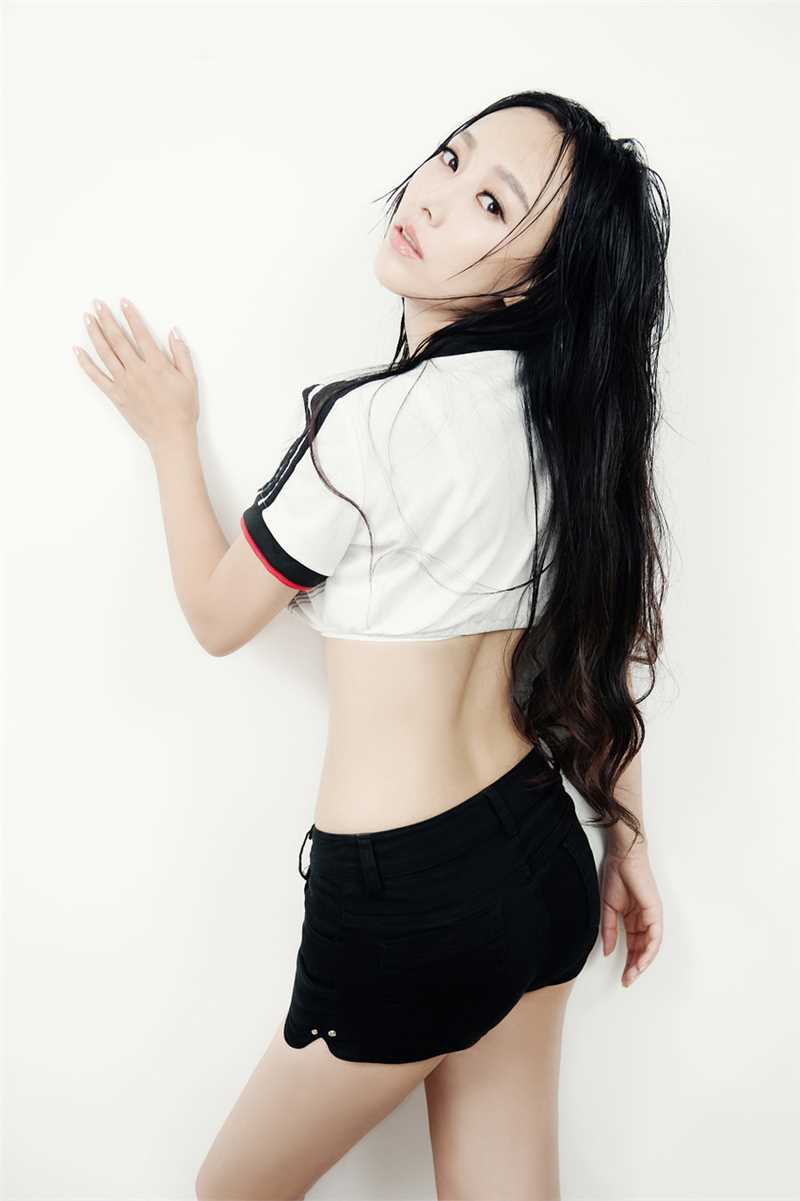 高清清纯美女韩一菲化身足球宝贝秀丰满大胸图集