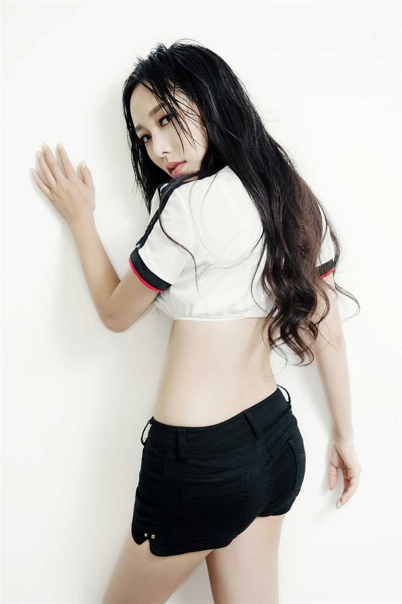 高清清纯美女韩一菲化身足球宝贝秀丰满大胸图集