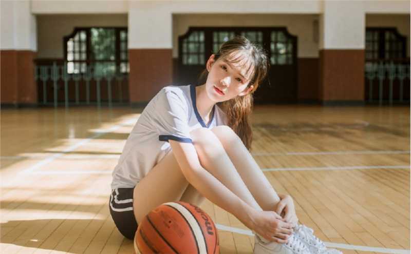 优质校园下课后篮球宝贝白漂亮女生神气质图片