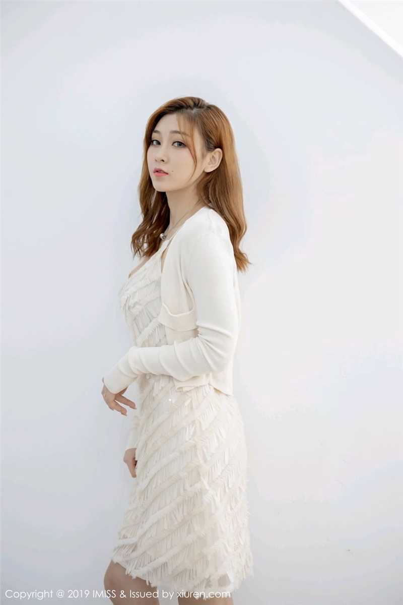 特别专辑妩媚妻子莉娜左扭右摆镜头前风情万种性感惹火艺术照图片