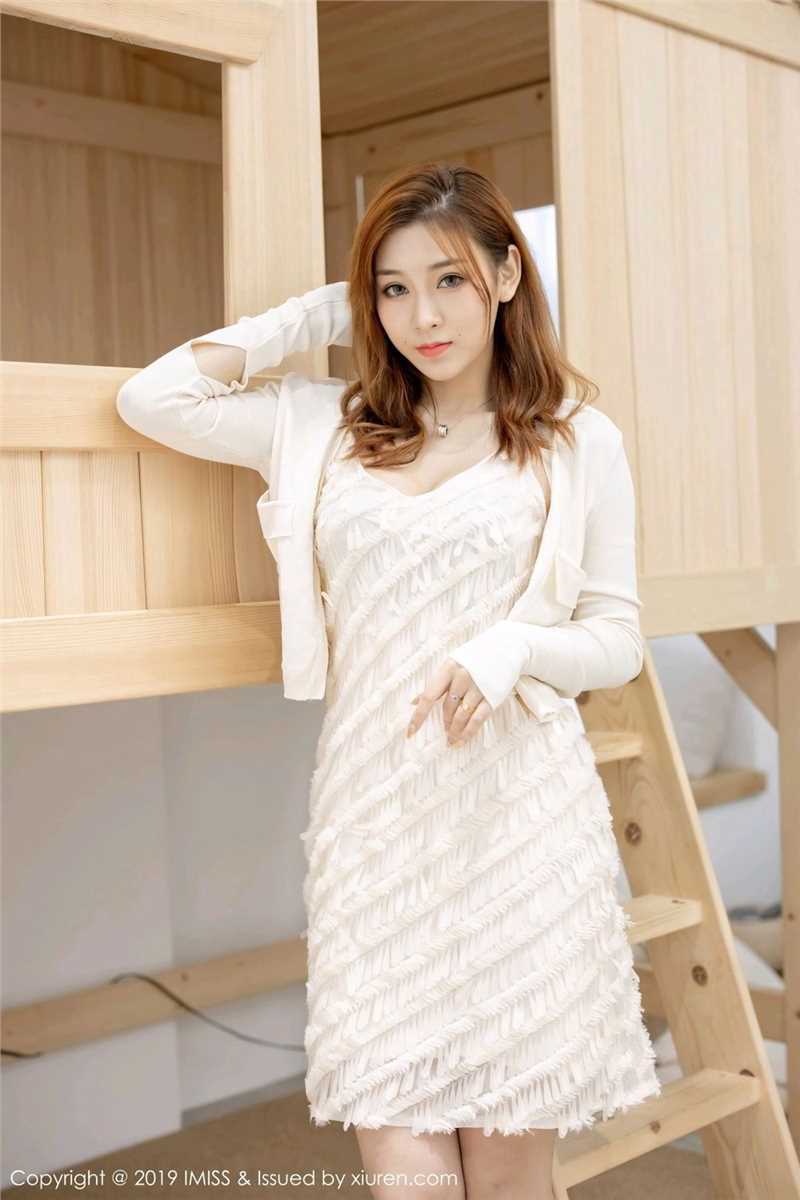 特别专辑妩媚妻子莉娜左扭右摆镜头前风情万种性感惹火艺术照图片