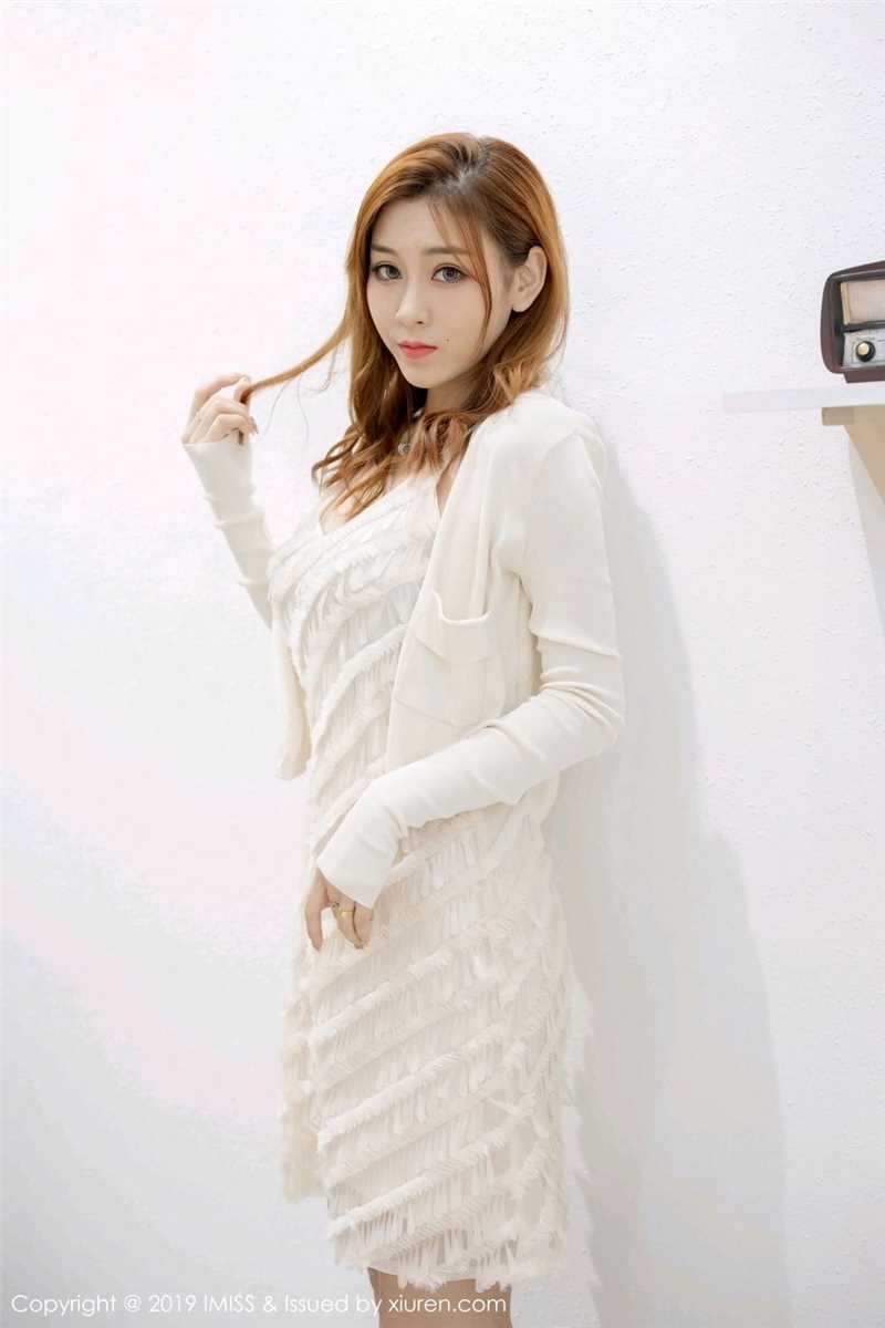 特别专辑妩媚妻子莉娜左扭右摆镜头前风情万种性感惹火艺术照图片