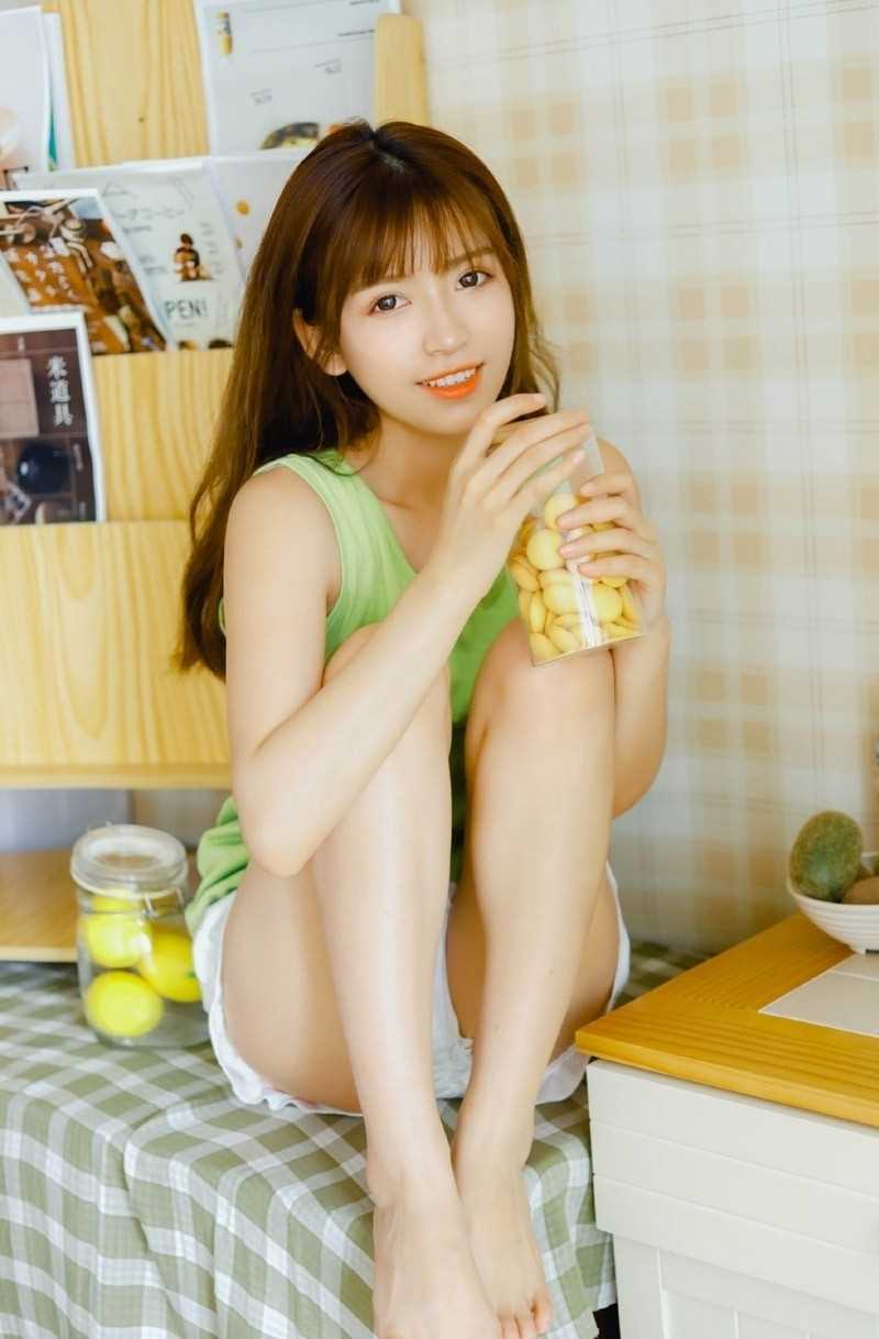 最全自然美女素颜女神热裤吊带长腿美臂诱惑性感相册