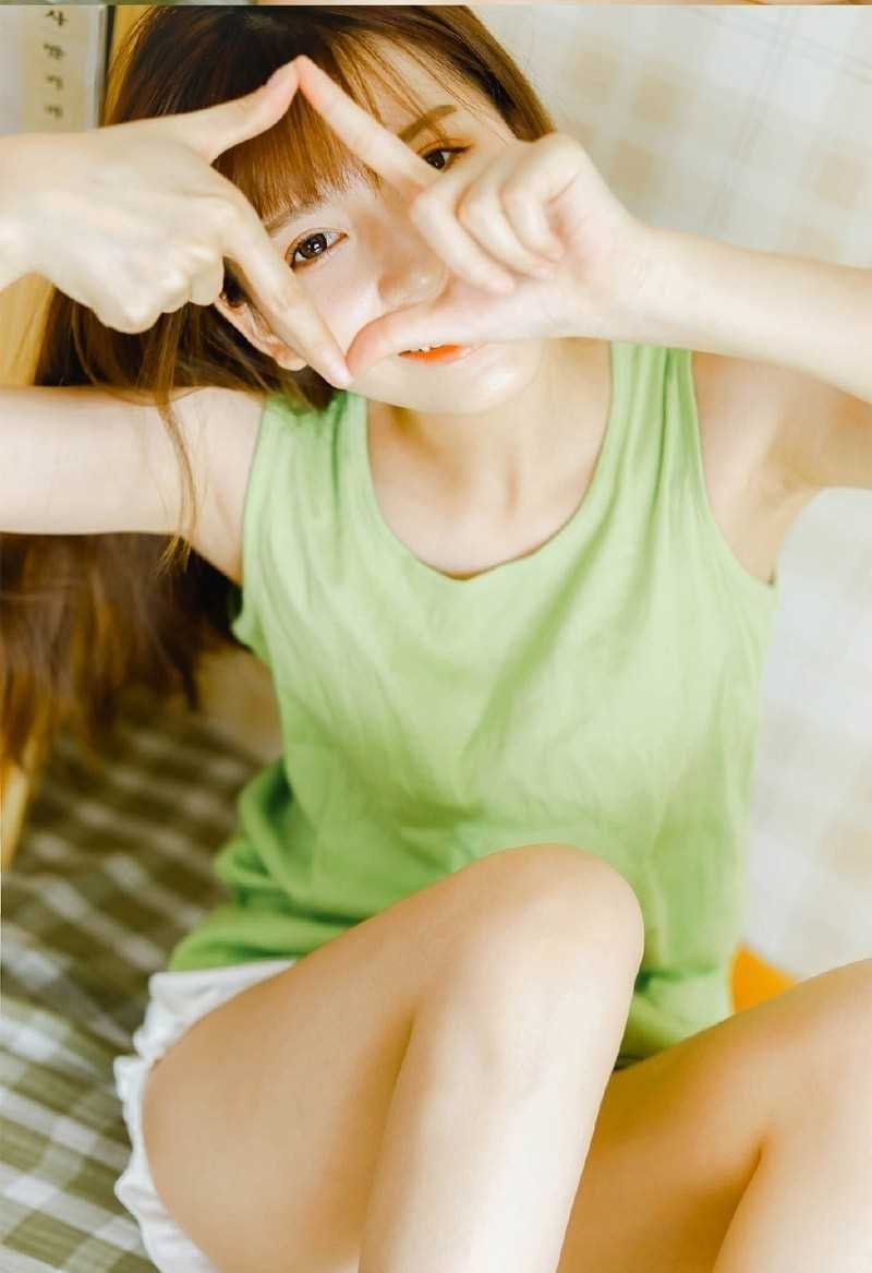 最全自然美女素颜女神热裤吊带长腿美臂诱惑性感相册