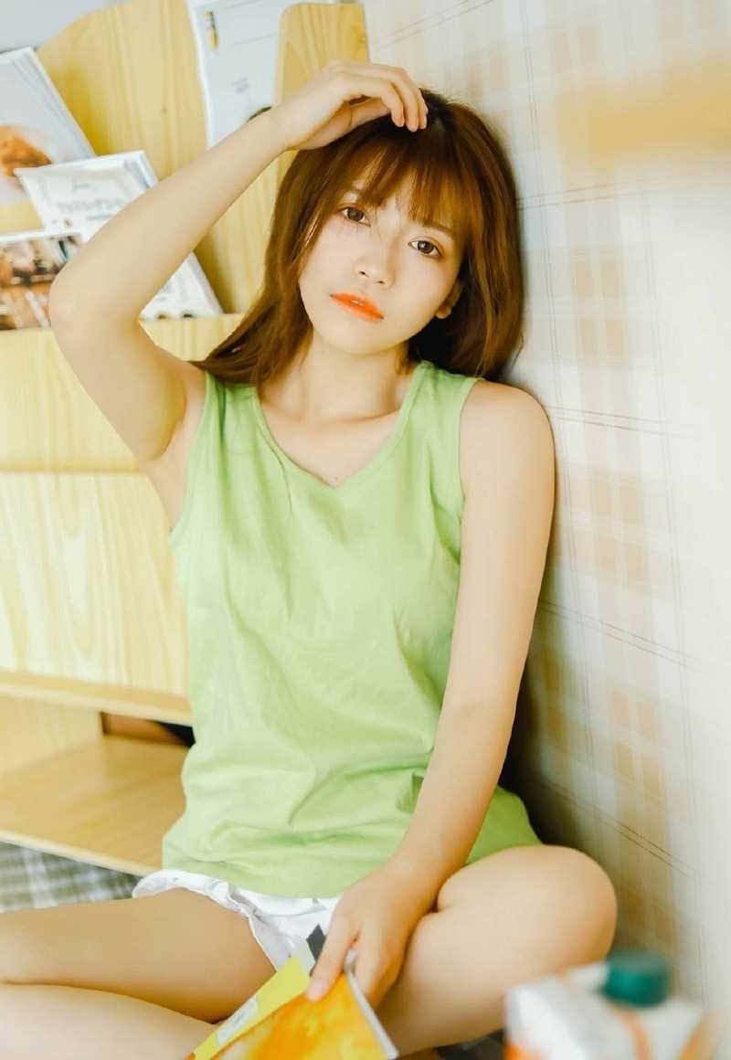 最全自然美女素颜女神热裤吊带长腿美臂诱惑性感相册