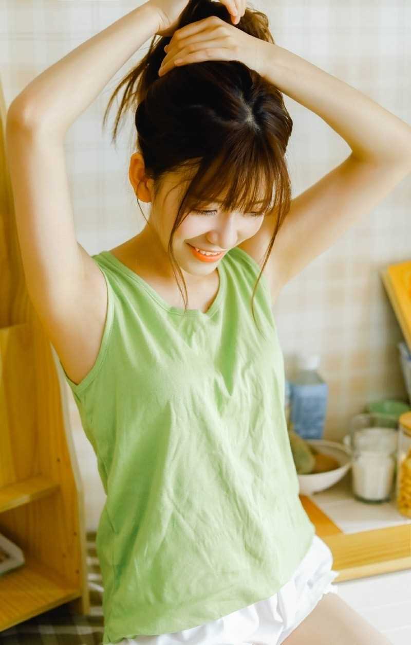 最全自然美女素颜女神热裤吊带长腿美臂诱惑性感相册