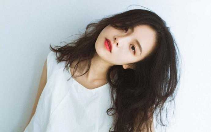 优质居家少女室内慵懒又性感唇红齿白超吸睛图片