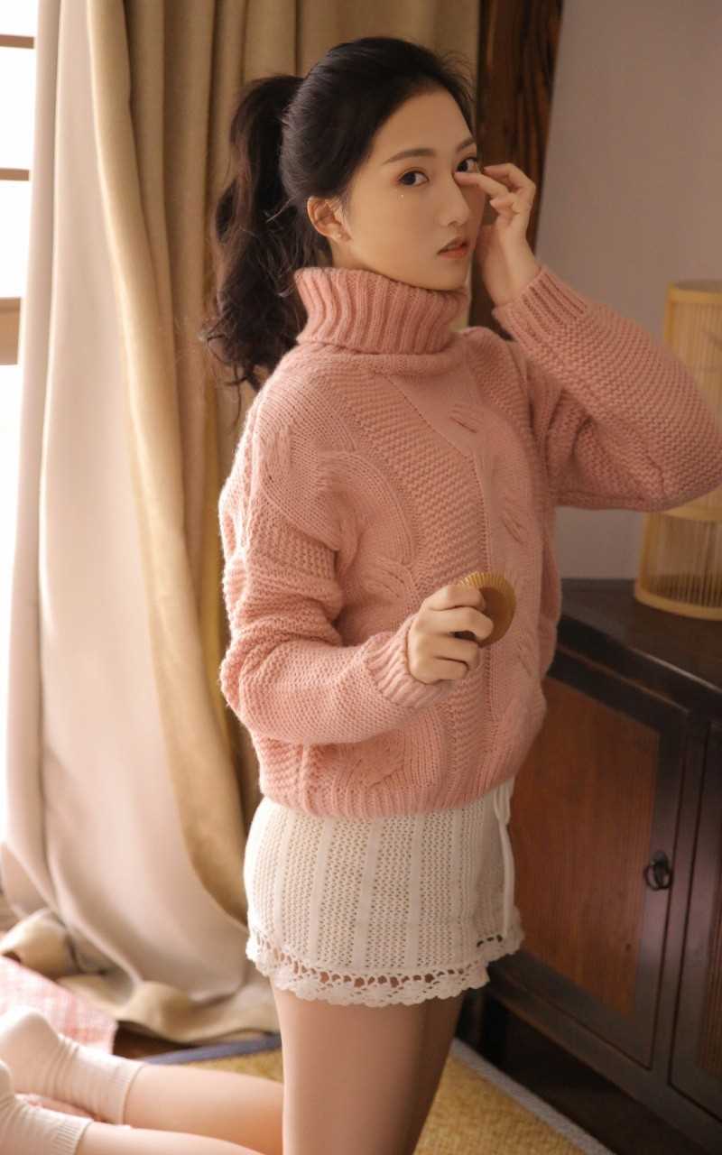 清秀美女俏皮可爱性感长腿私房图片