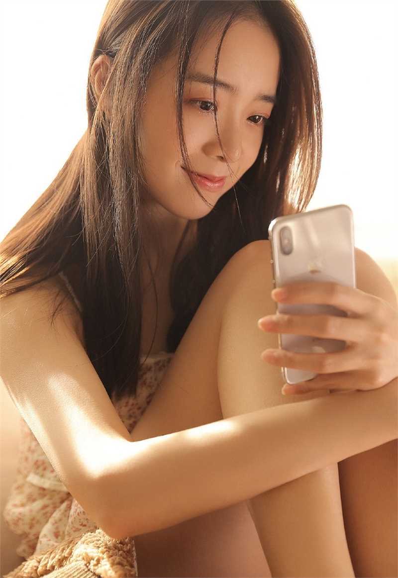 最新小碎花性感甜美女孩无内裸空下面诱人肉体壁纸