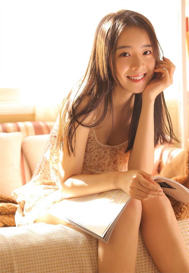 最新小碎花性感甜美女孩无内裸空下面诱人肉体壁纸