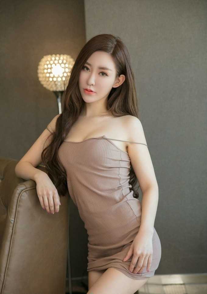 优质错落有致高贵美妇扯下吊带露香肩诱人性感图片