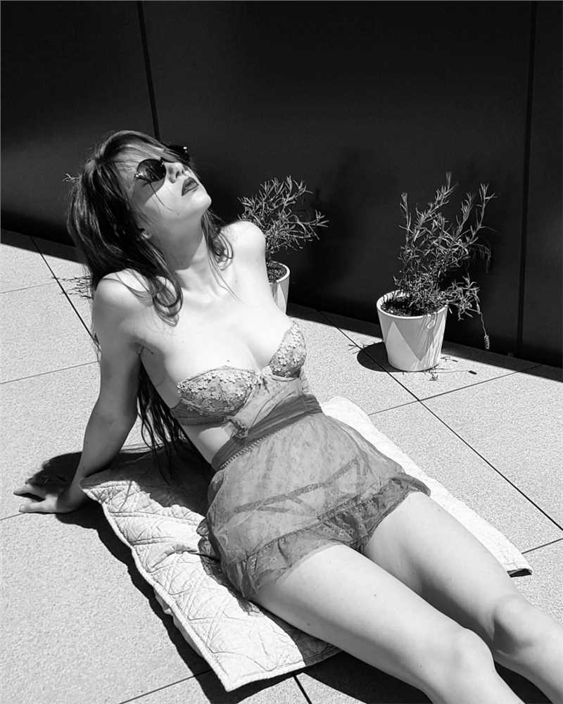 特别专辑外国银发美女喂饱小妖精的嫩苞性感图片图片